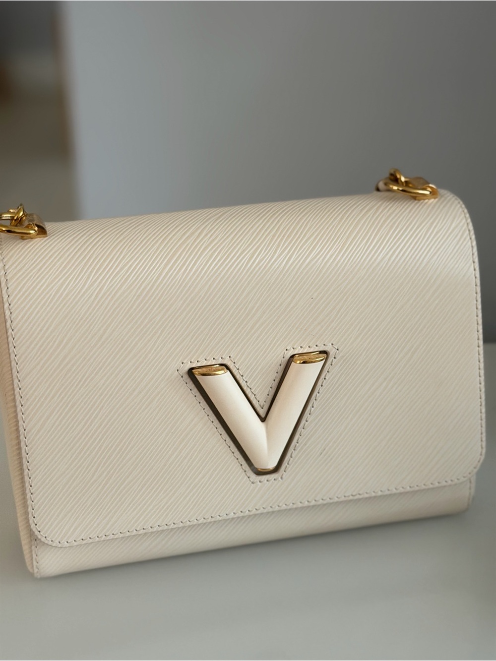 Louis Vuitton Twist MM – White Epi Leather - Picture 6 of 10